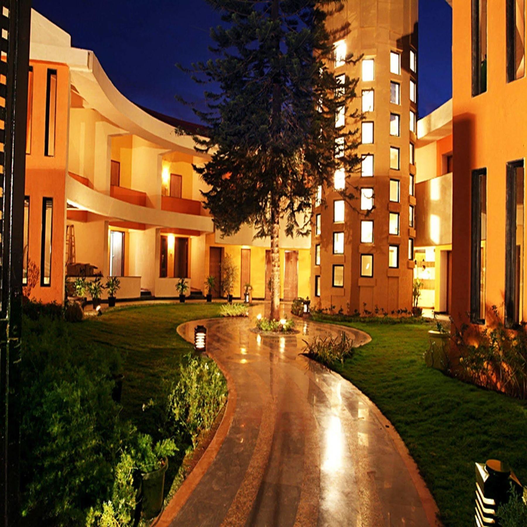 Sahil Sarovar Portico Lonavala Exterior photo